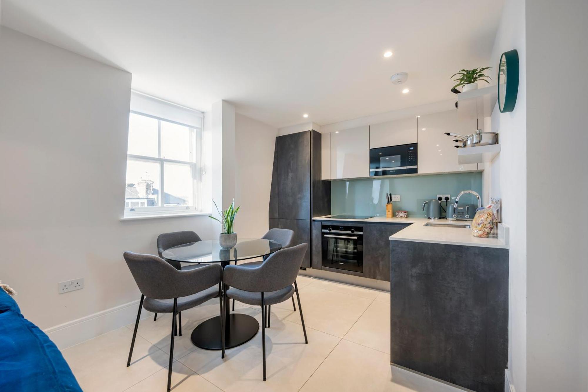 Premium Hungerford Road *