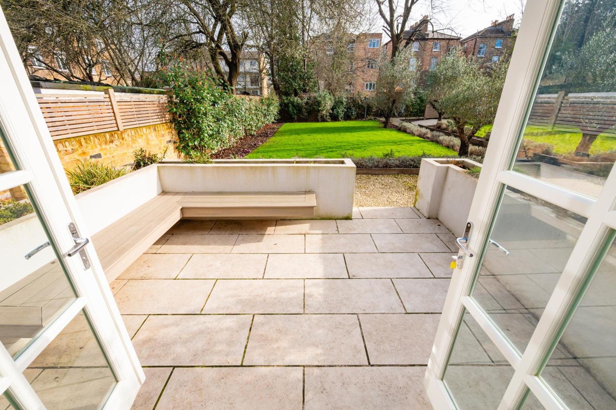 Premium Hungerford Road *